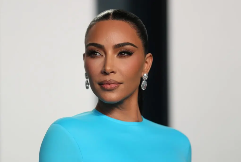 KIM KARDASHIAN